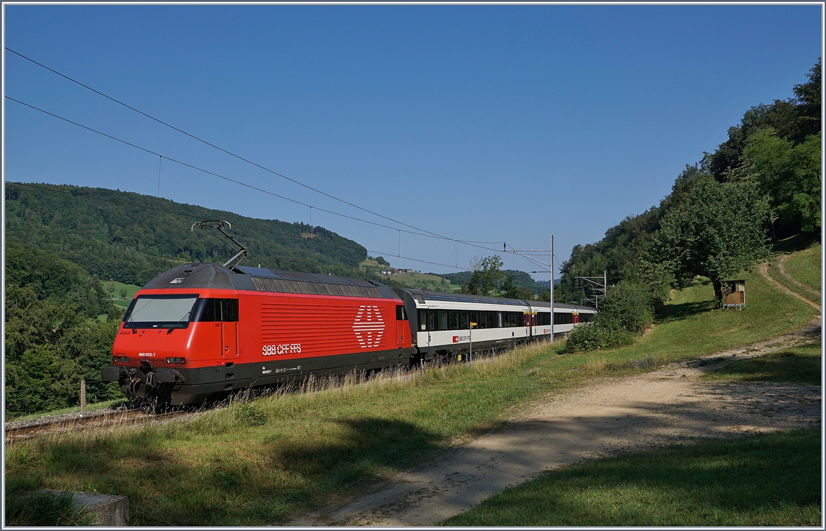 Obwohl im Jura gelegen nennt sich dies Stelle  Gotthard  und zeigt eine SBB Re 460 mit eine IR auf dem Weg nach Basel SBB.  Alte Hauensteinlinie , bei Summerau.  

18. Juli 2019