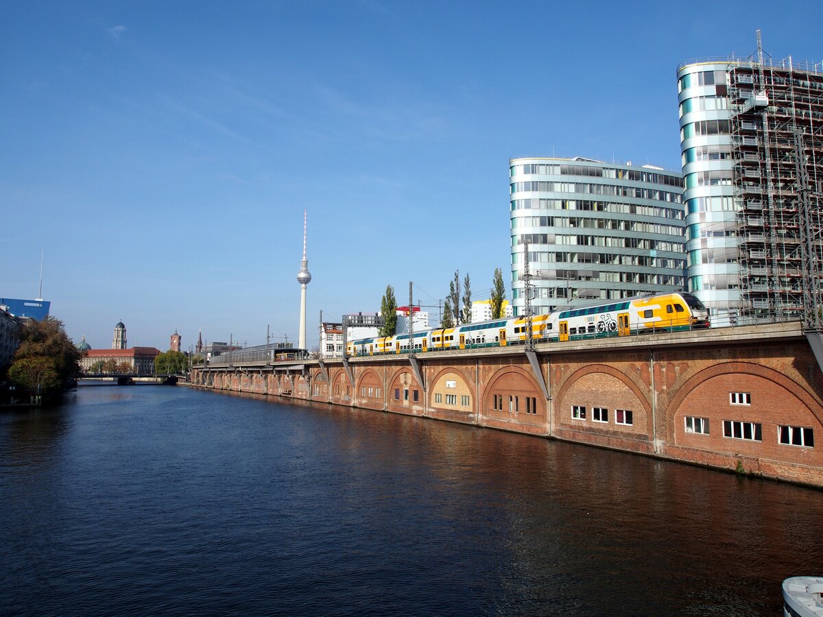 ODEG ET 445 auf der Jannowitzbrücke in Berlin am 24.10.2019.