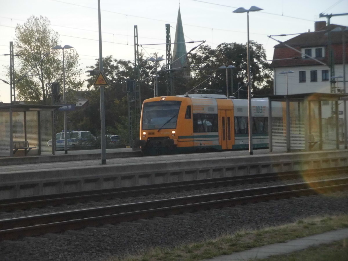 ODEG VT 650.XX verl�sst den Bahnhof Schwerin Hbf in Richtung Rehna am 30.9.18