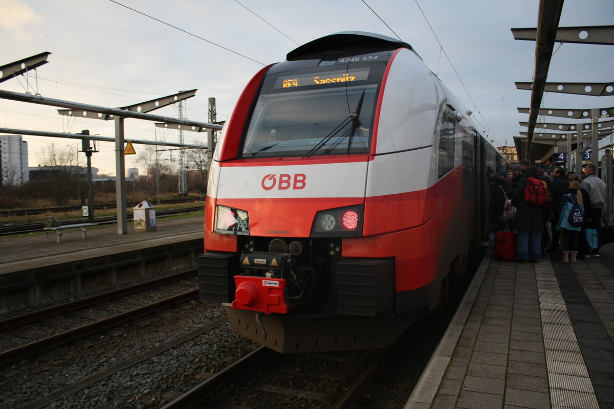 �BB / ODEG 4746 053/553 als RE9 mit ziel Sassnitz im Bahnhof Rostock Hbf am 23.12.19
