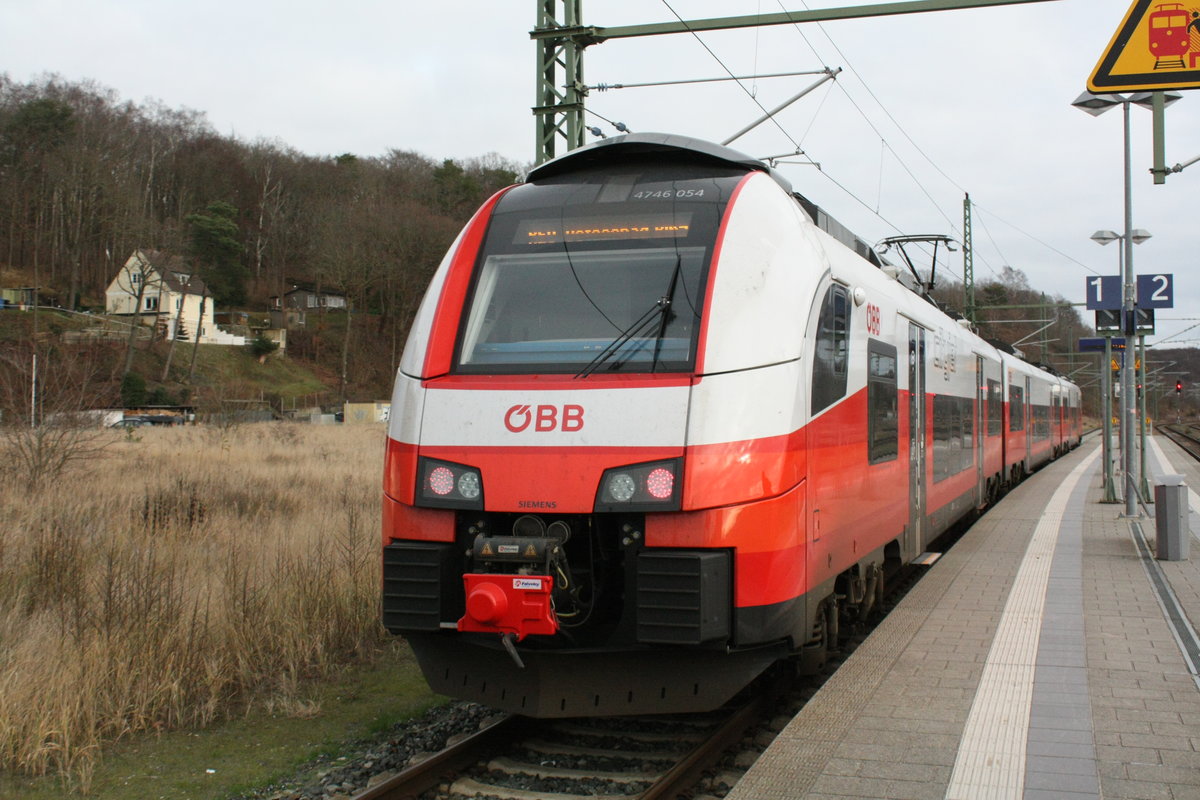 �BB / ODEG 4746 054/554 im Bahnhof Lietzow (R�gen) am 28.12.19