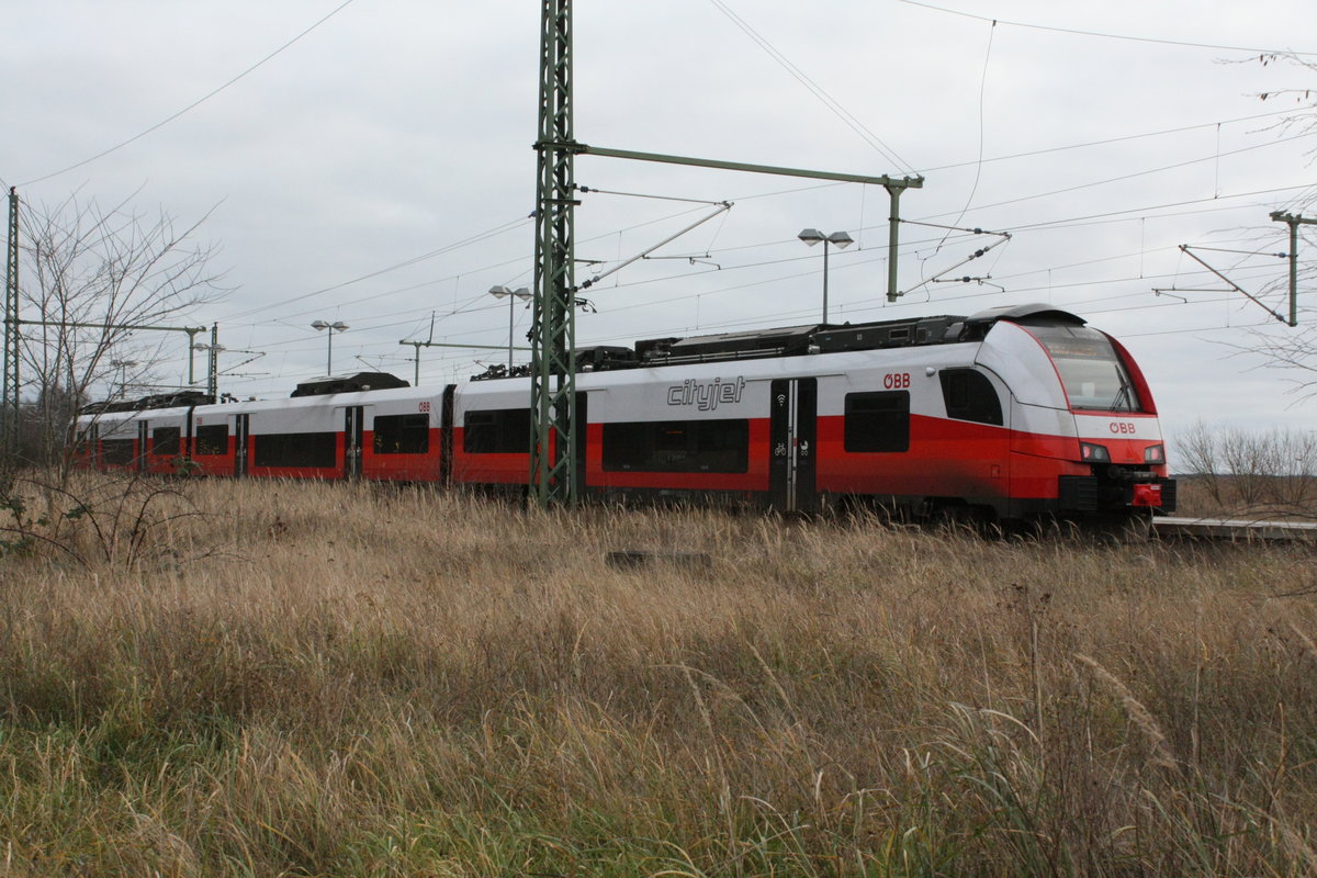 �BB / ODEG 4746 054/554 im Bahnhof Lietzow (R�gen) am 28.12.19