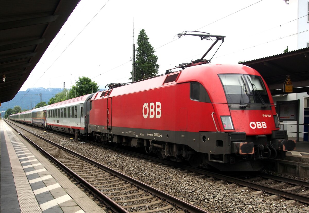 ÖBB 1016.008 mit IC in Prien am 10.08.2019.