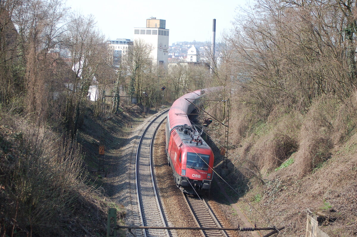 ÖBB 1116 092-6 mit EC Mozart schiebend in Ulm am 09.04.2009.