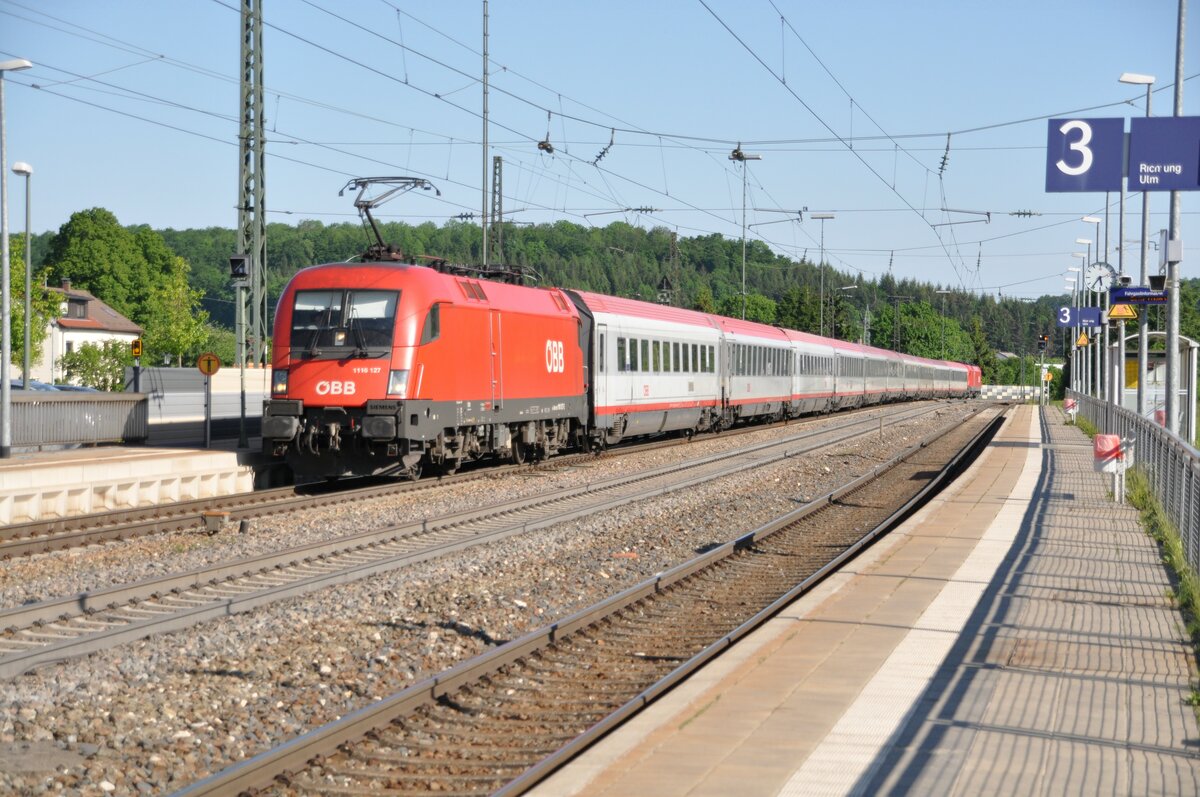 ÖBB 1116 127-2 und 1016 012-7 Schub mit EC Mozart in Amstetten am 25.05.2012.