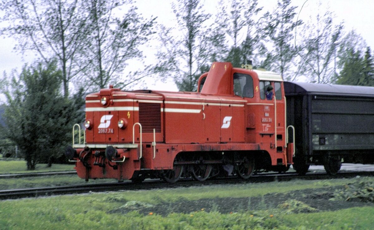 ÖBB 2067.74 in Laakirchen am 07.10.1981.