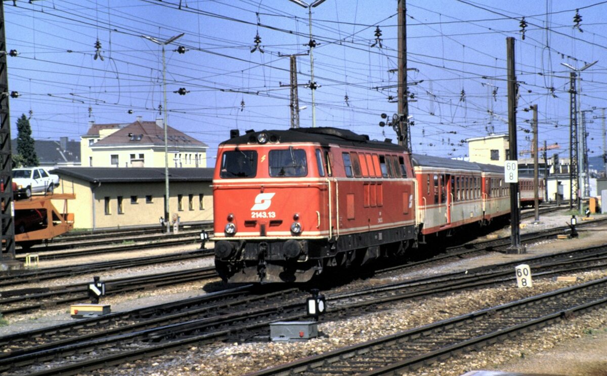 ÖBB 2143.13 in St.Pölten am 05.08.1986.