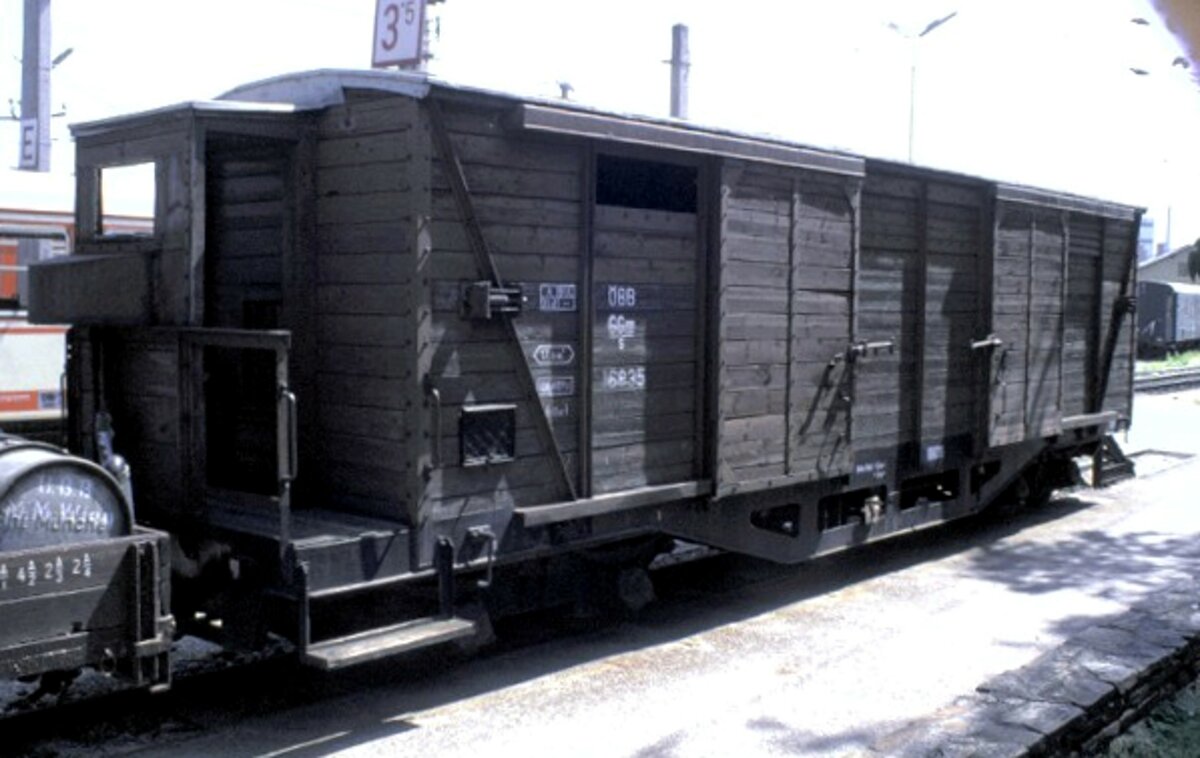 ÖBB Gedeckter Güterwagen GGm 16835 bei der Mariazeller Bahn am 07.08.1986 in St.Pölten.