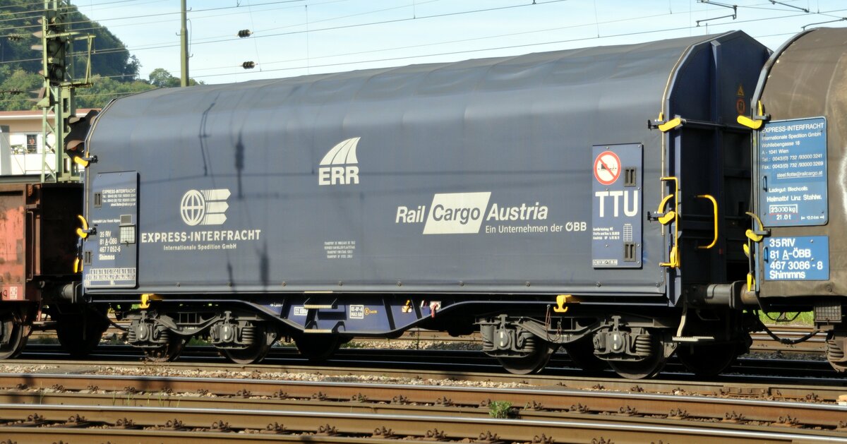 �BB Schiebeplanewagen Shimmns 35 RIV 81 A-�BB 467 7 052-6 ERR Express-Interfracht der Rail Cargo Austria in Geislingen Steige am 11.09.2010.