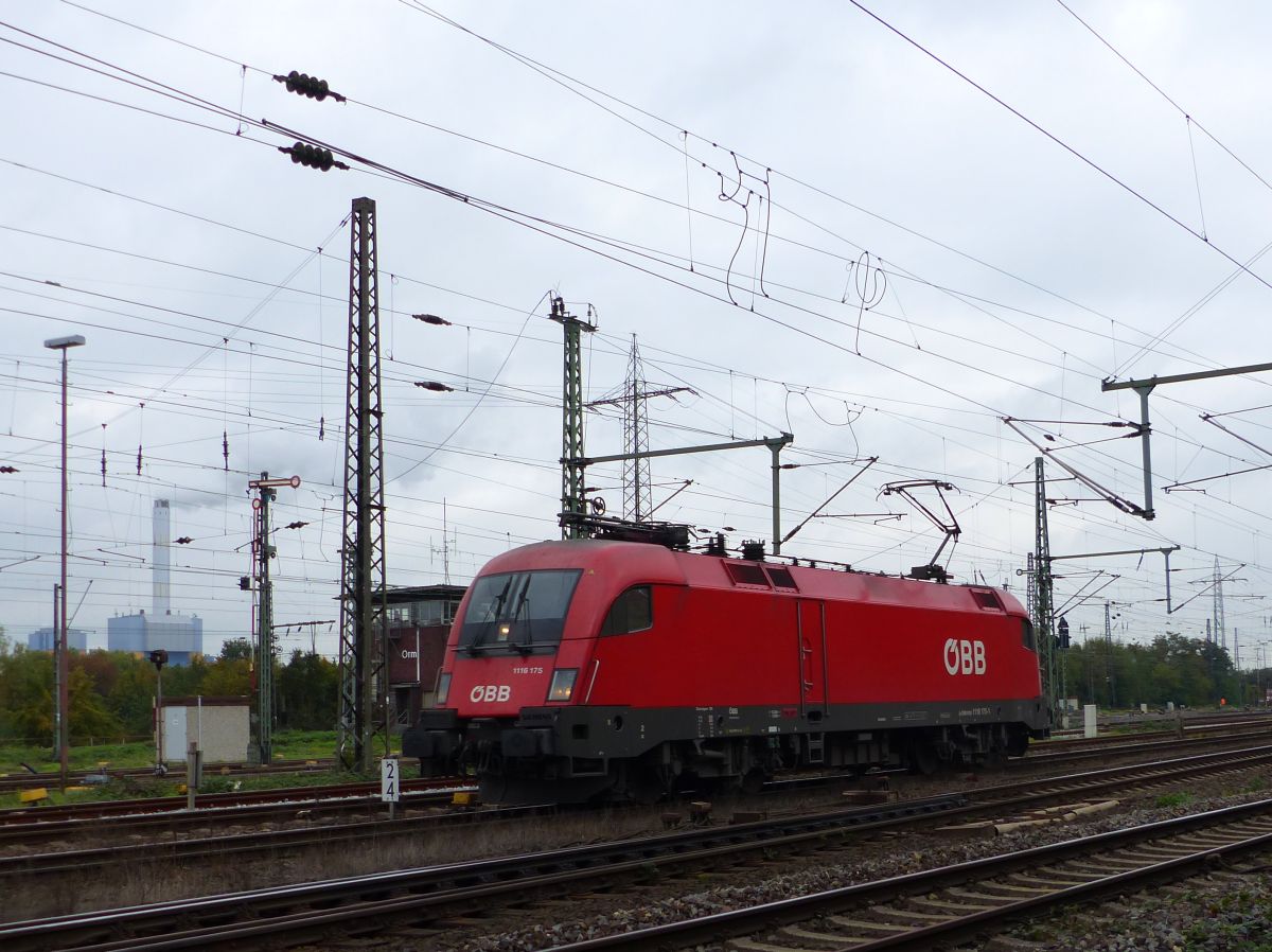 BB Taurus Lok mit Nummer 1116 175-1 Gterbahnhof Oberhausen West, Deutschland 13-10-2017.

BB Taurus loc met nummer 1116 175-1 goederenstation Oberhausen West, Duitsland 13-10-2017.