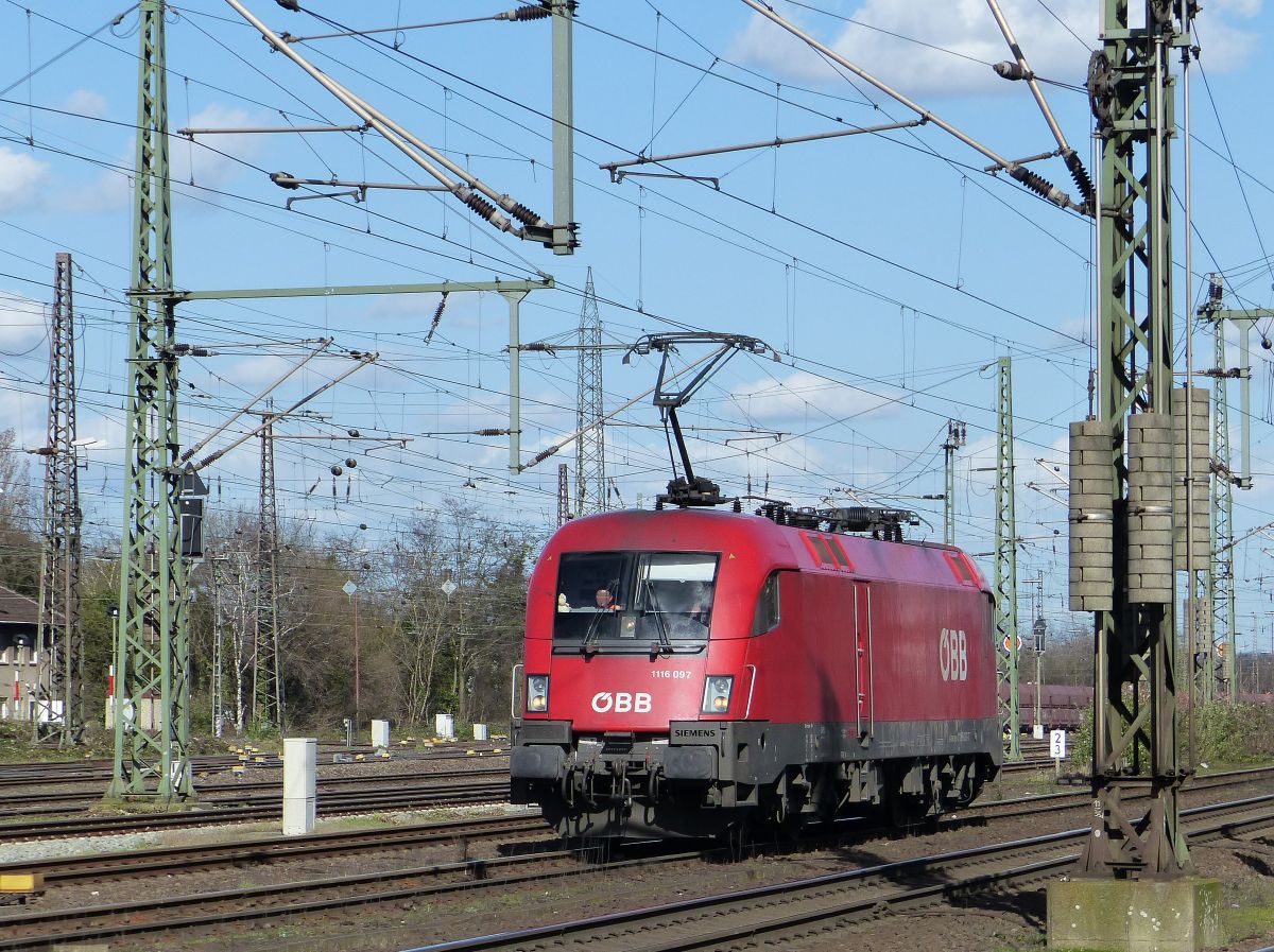 BB Taurus Lokomotieve 1116 097-7 Gterbahhof Oberhausen West, Duitsland 12-03-2020.

BB Taurus locomotief 1116 097-7 goederenstation Oberhausen West, Duitsland 12-03-2020.