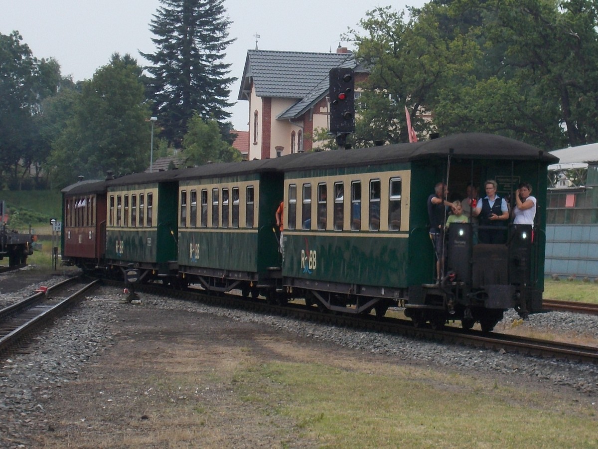 Ohne zweite Lok wurde der P 107 von 99 4011,am 28.Juli 2014,von Lauterbach Mole nach Putbus geschoben.