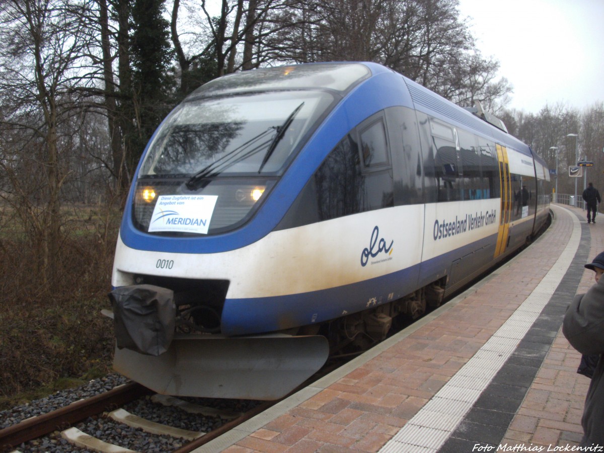 OLA VT 0010 mit ziel B�tzow im Bahnhof PUeckerm�nde Stadthafen am 14.12.13