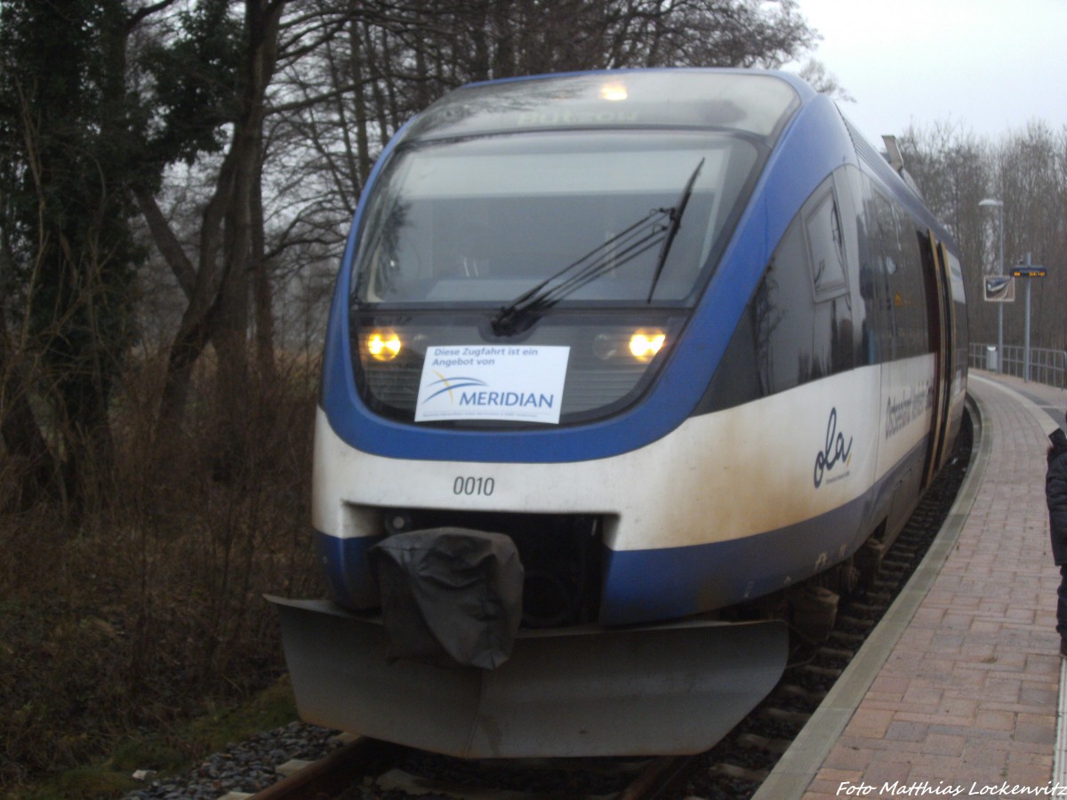 OLA VT 0010 mit ziel B�tzow im Bahnhof PUeckerm�nde Stadthafen am 14.12.13