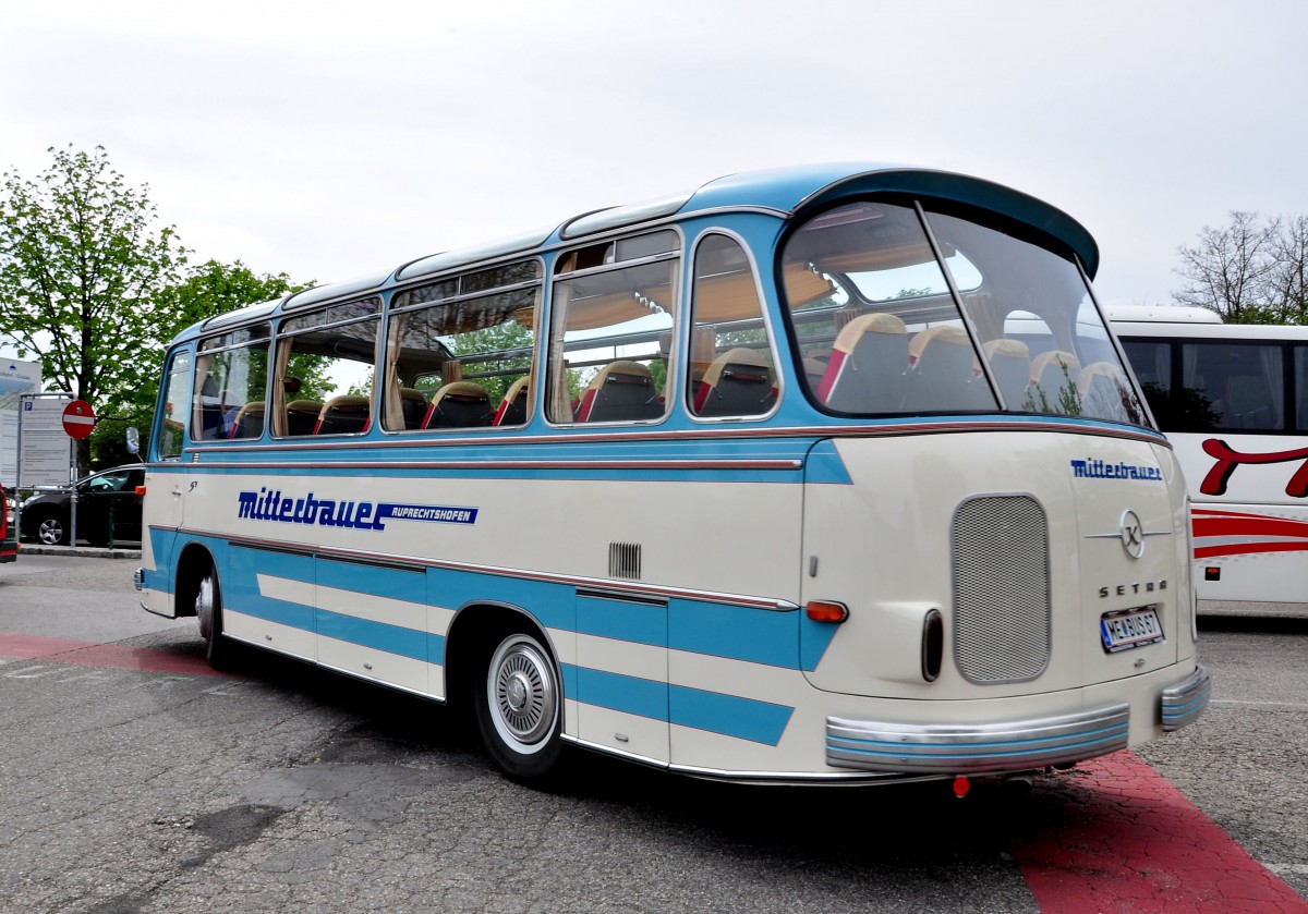 Oldtimer Setra S9 von Mitterbauer Reisen aus Nieder�sterreich am 22.4.2015 in Krems.
