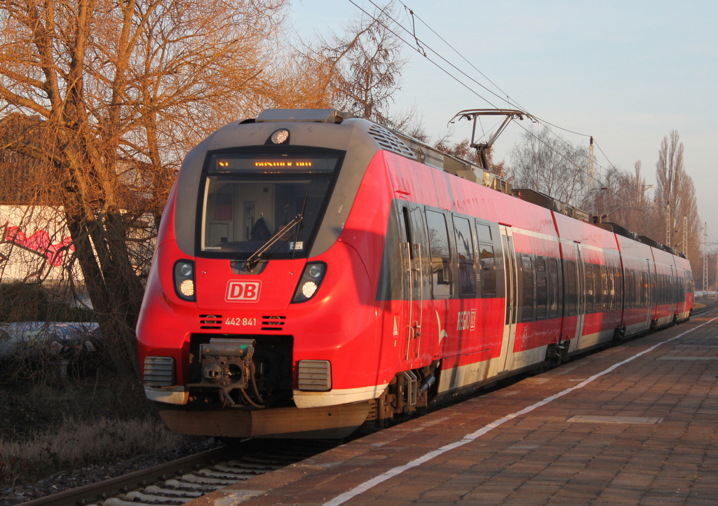 Ostseehamster 442 841-3 als S1(Warnemünde-Rostock)bei der Einfahrt im Haltepunkt Rostock-Holbeinplatz.28.03.2017