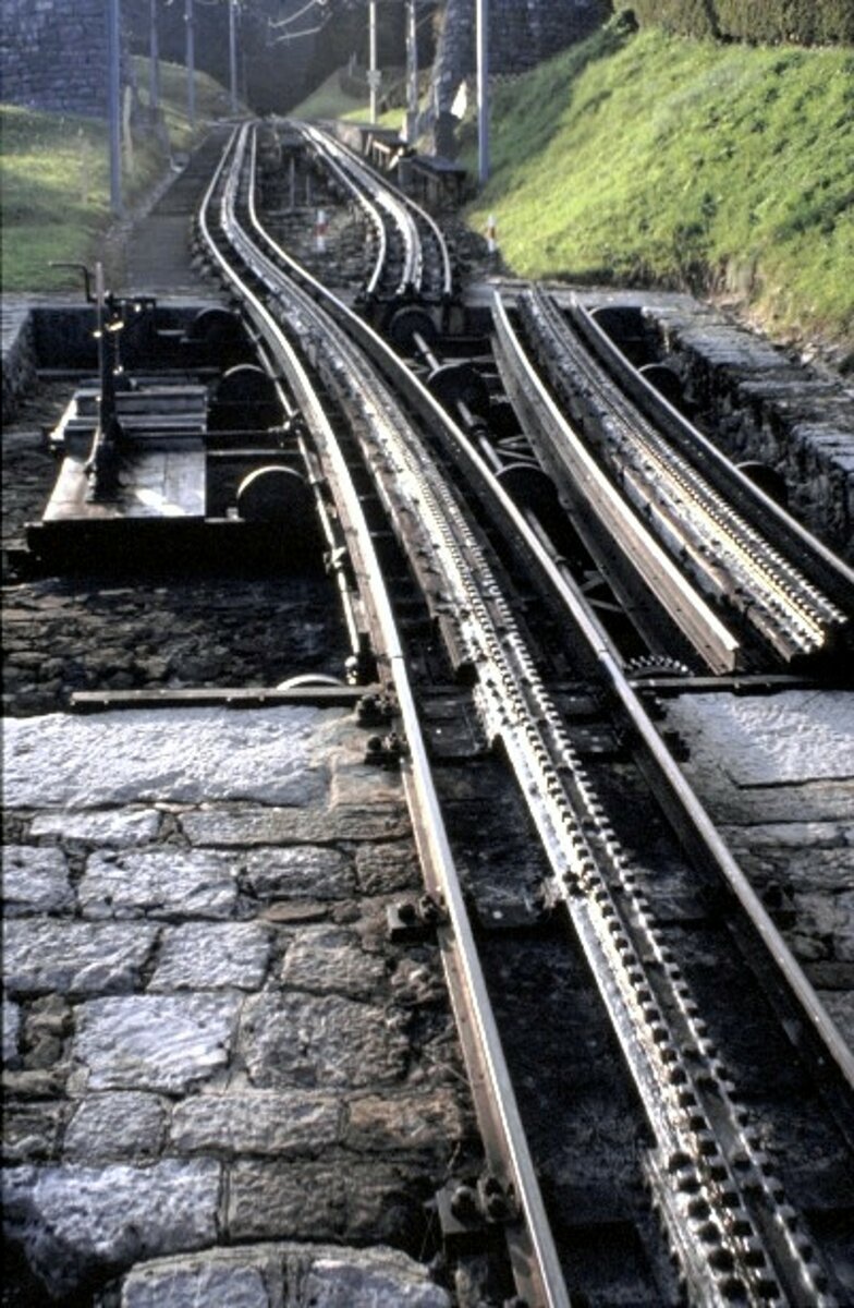 Pilatusbahn am 21.09.1981. Weiche durch Verschieben.