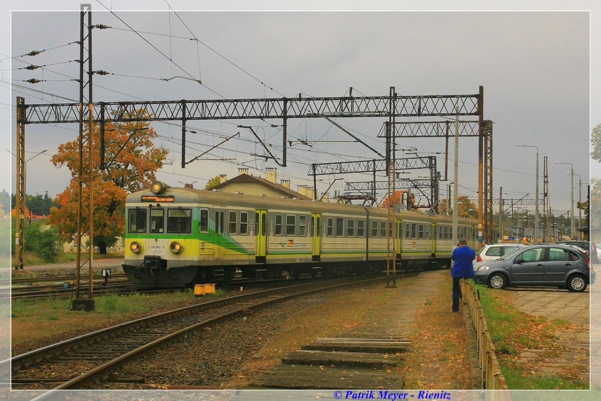 PKP EN57 - 651 bei Ausfahrt Rzepin Richtung Zielona Gora am 17.10.2015