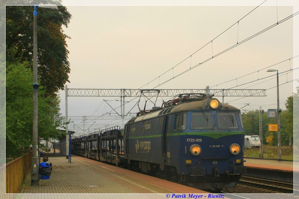 PKP ET22-020 mit Autotransportzug in Rzepin Richtung Poznan (Posen)am 17.10.2015