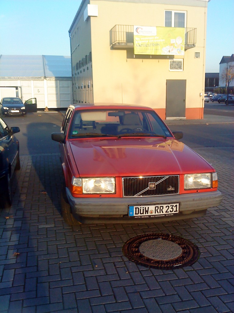 PKW Volvo GLE 850 Kombi auf dem Wurstmarktgel�nde in Bad D�rkheim am 11.11.2013
