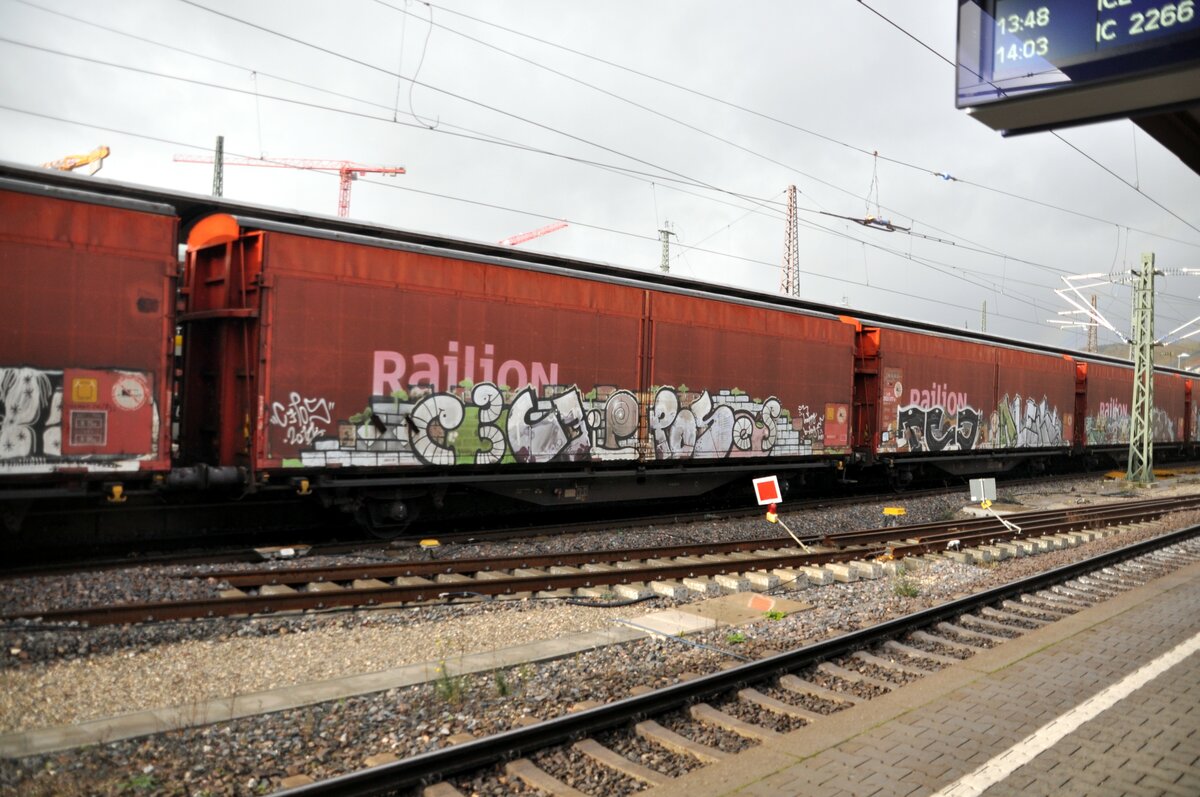 Planen-Schebewandwagen Himrrs-tt 326 80 D-DB 29 26 077-6 in Ulm am 24.11.2022.