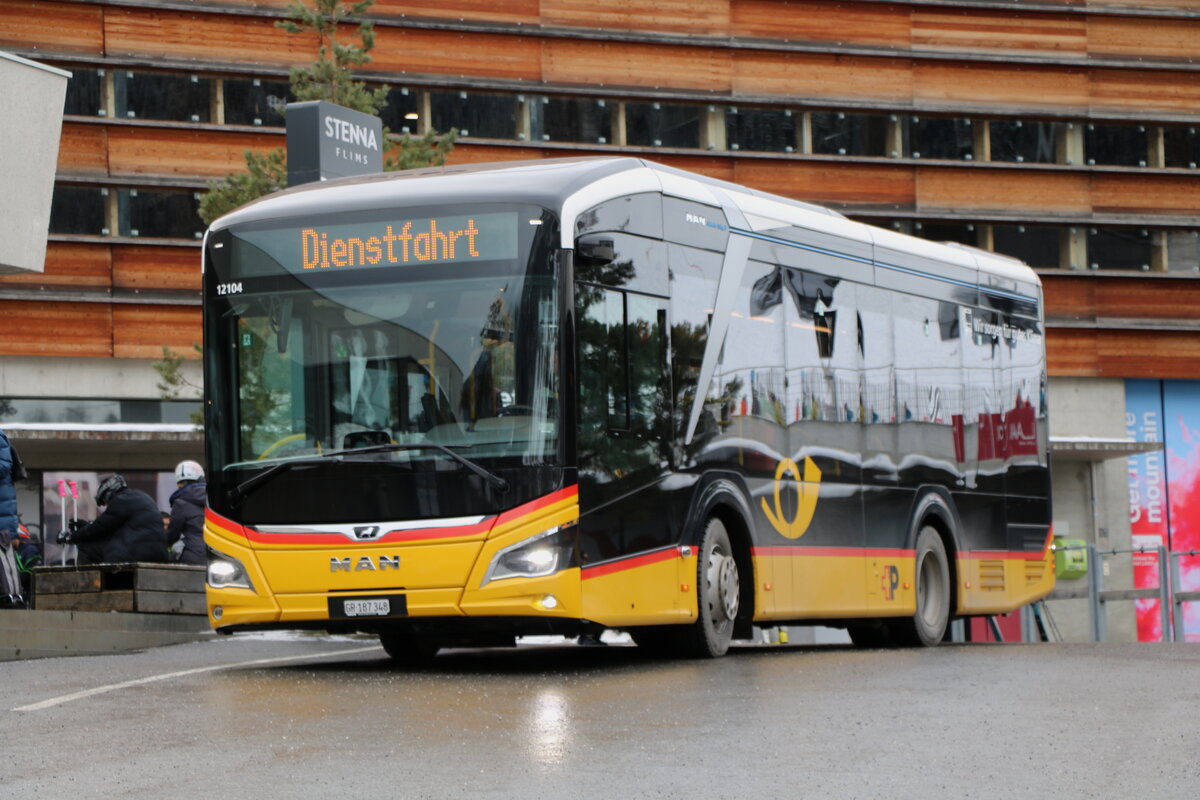 PostAuto Graub�nden - GR 187'348/PID 12'104 - eMAN am 10. Januar 2025 in Flims (Aufnahme: Martin Beyer)