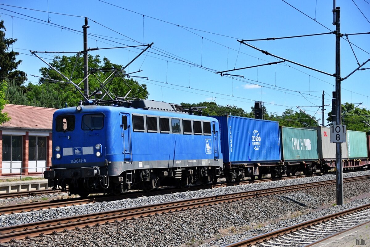 press 140 041-5 fuhr mit einen containerzug durch gl�wen,14.07.22