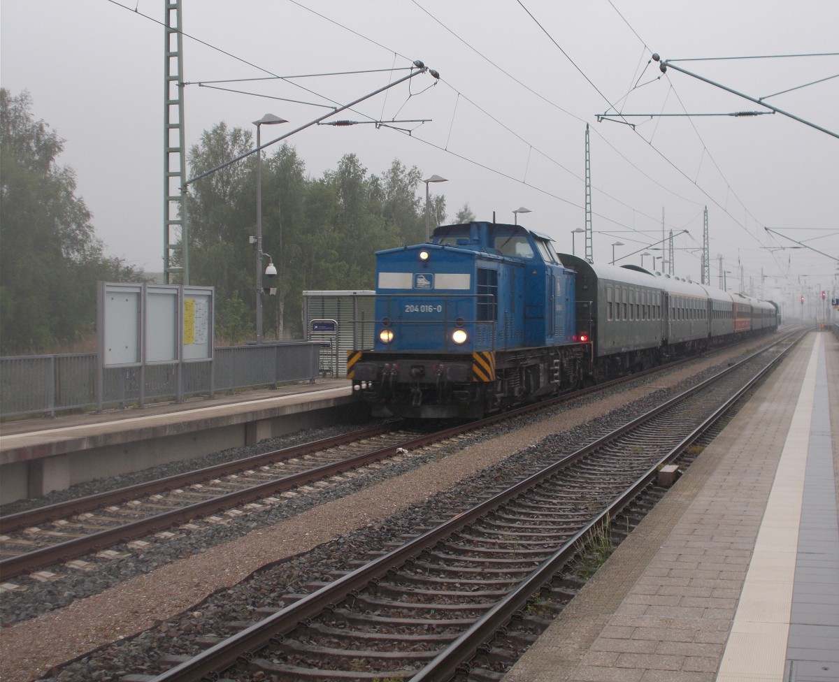 PRESS 204 016-0 kam,am 16.Mai 2015,mit den Sonderzug nach Kiel von Putbus in Bergen/Rügen an.
