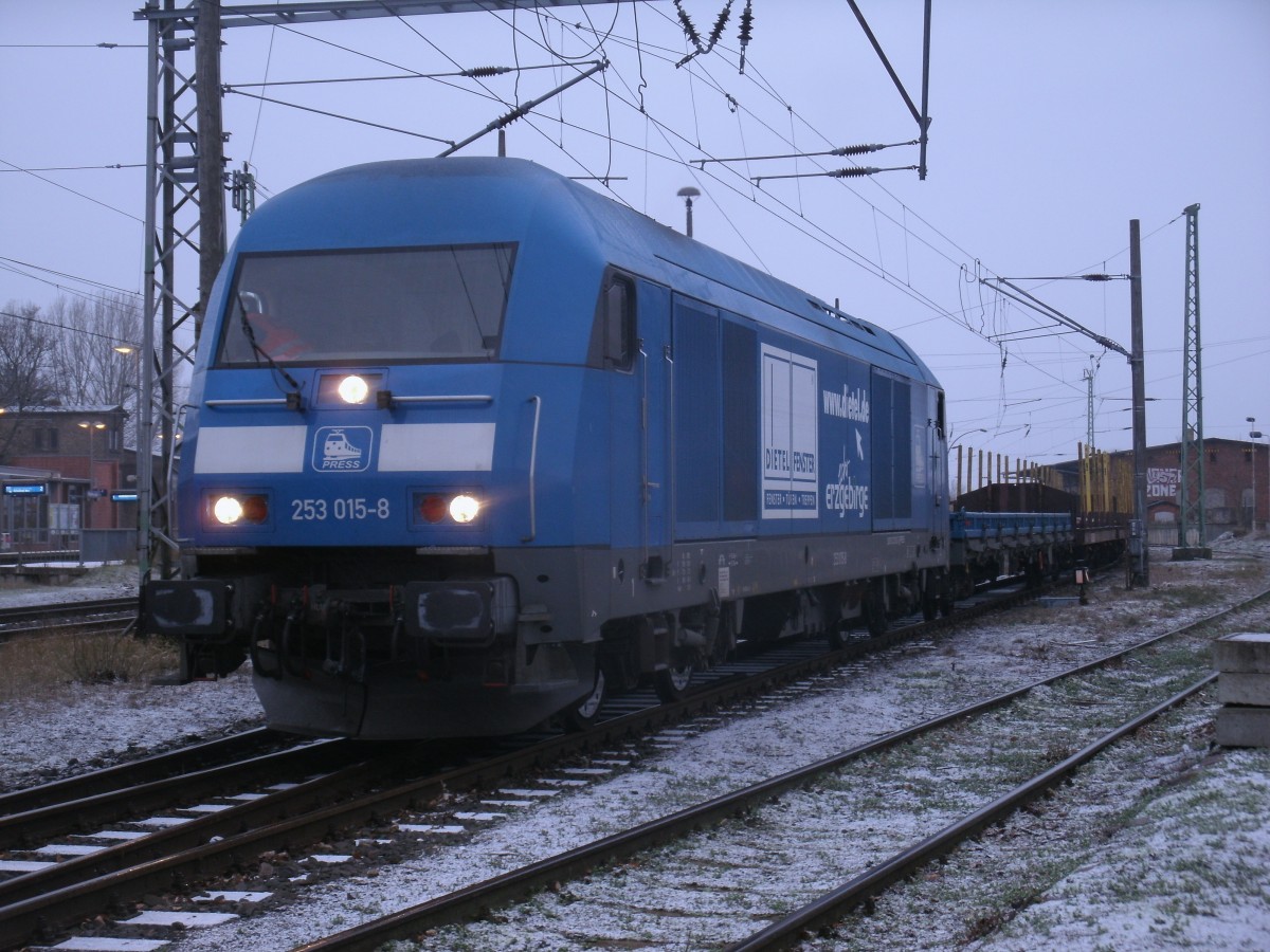 PRESS 253 015 beim Rangieren,am 13.Januar 2014,in Bergen/R�gen.