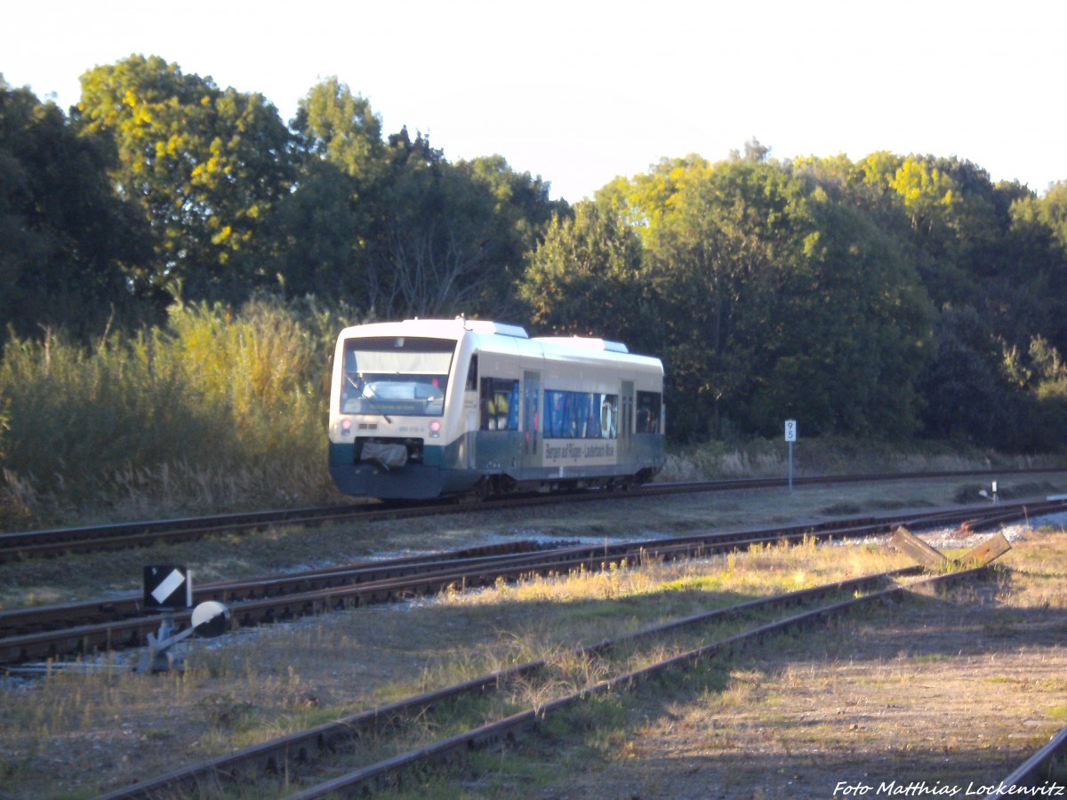 PRESS 650 032-4 als PRE 81272 mit ziel Bergen auf R�gen bei der Ausfahrt aus Putbus am 2.10.13