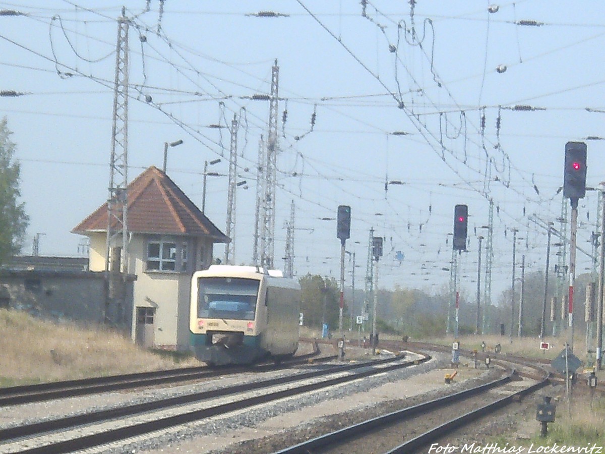 PRESS 650 032-4 beim verlassen des Bahnhofs Bergen auf R�gen in Richtung Lauterbach Mole am 30.4.14