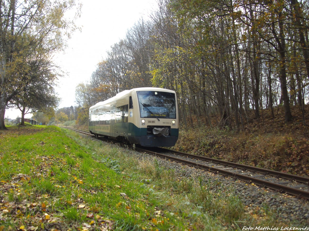 PRESS 650 032-4 hat den Betrieb zur Mittagszeit wieder aufgenommen / Hier kurz hinter Putbus in Richtung Bergen auf R�gen am 29.10.13