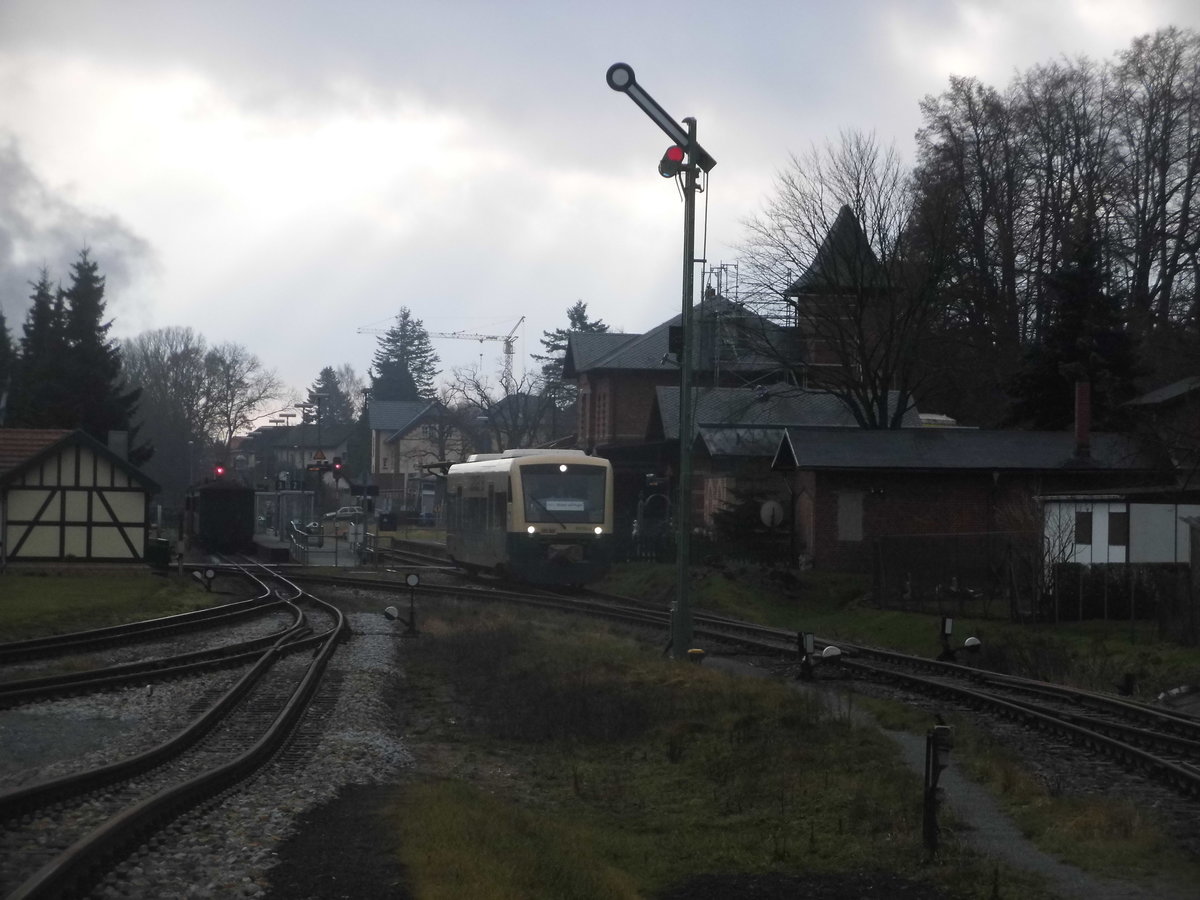 PRESS 650 032 verl�sst Putbus in Richtung Bergen auf R�gen am 6.1.18