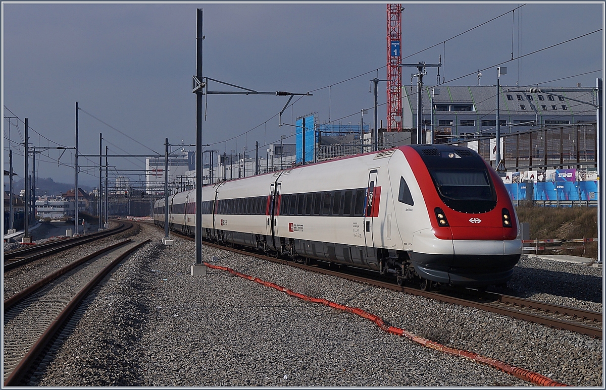 Prilly- Malley zwischen Lausanne und Renens VD: Ein ICN nach Lauanne fährt durch die Vorstadt-Haltestelle.
9. Feb. 2018
