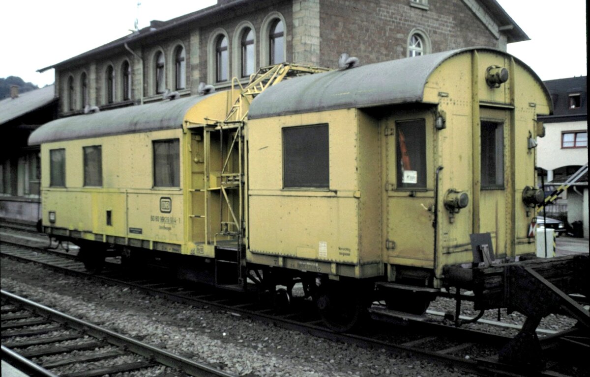 Profilme�wagen auf Donerb�chsen-Bauart Nr. 80 99 29 914-1 in Saarburg im September 1992.