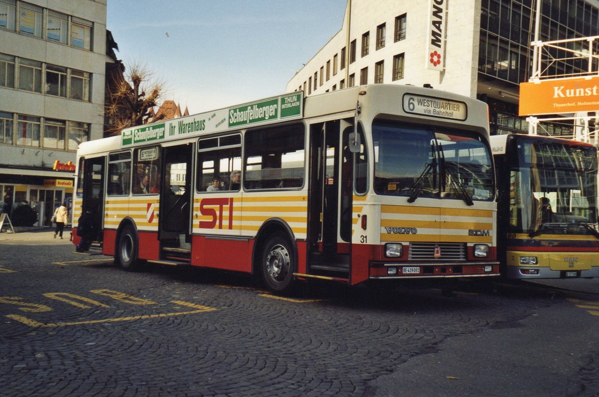 (R 4116) - Aus dem Archiv: STI Thun - Nr. 31/BE 419'031 - Volvo/R&J (ex SAT Thun Nr. 31) am 11. M�rz 2005 beim Bahnhof Thun