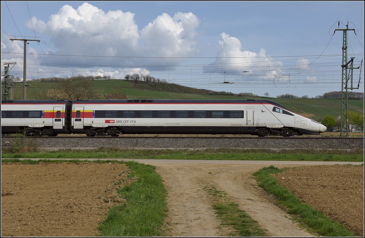 RABe 503 019-6 auf seiner Reise nach Frankfurt. Schliengen, April 2018.