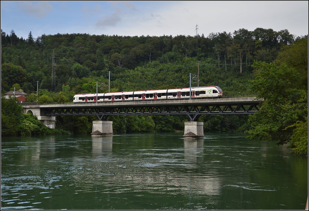 RABe 521 013-8  Delémont  auf der Aarebrücke in Olten. Juli 2016.