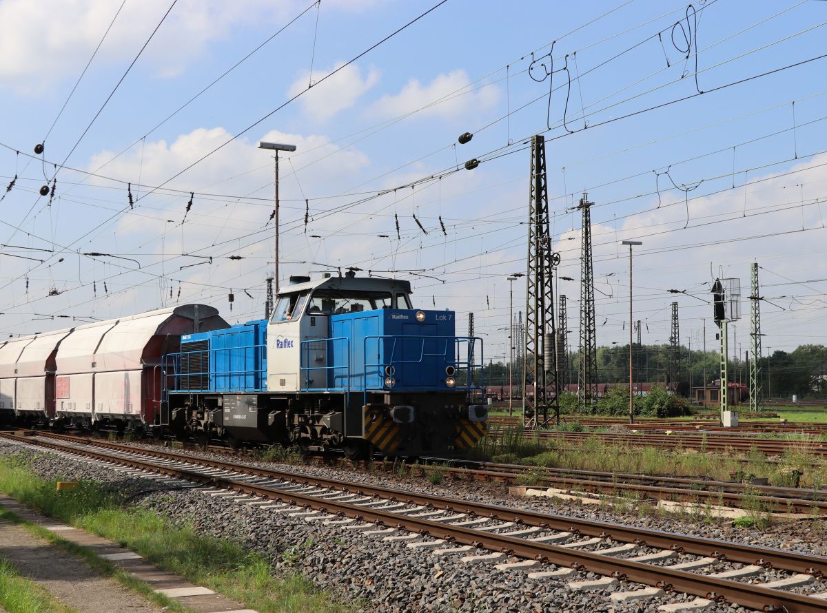 Railflex Diesellokomotive 7 (92 82 0001 502-4 D-RF) Baujahr 2003 Gterbahnhof Oberhausen West 02-09-2021.

Railflex diesellocomotief 7 (92 82 0001 502-4 D-RF) bouwjaar 2003 goederenstation Oberhausen West 02-09-2021.