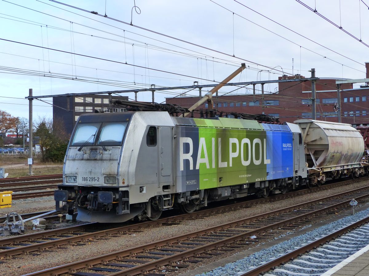 Railpool Locomotive 186 295-2 Amersfoort 29-11-2019. 

Railpool locomotief 186 295-2 Amersfoort 29-11-2019