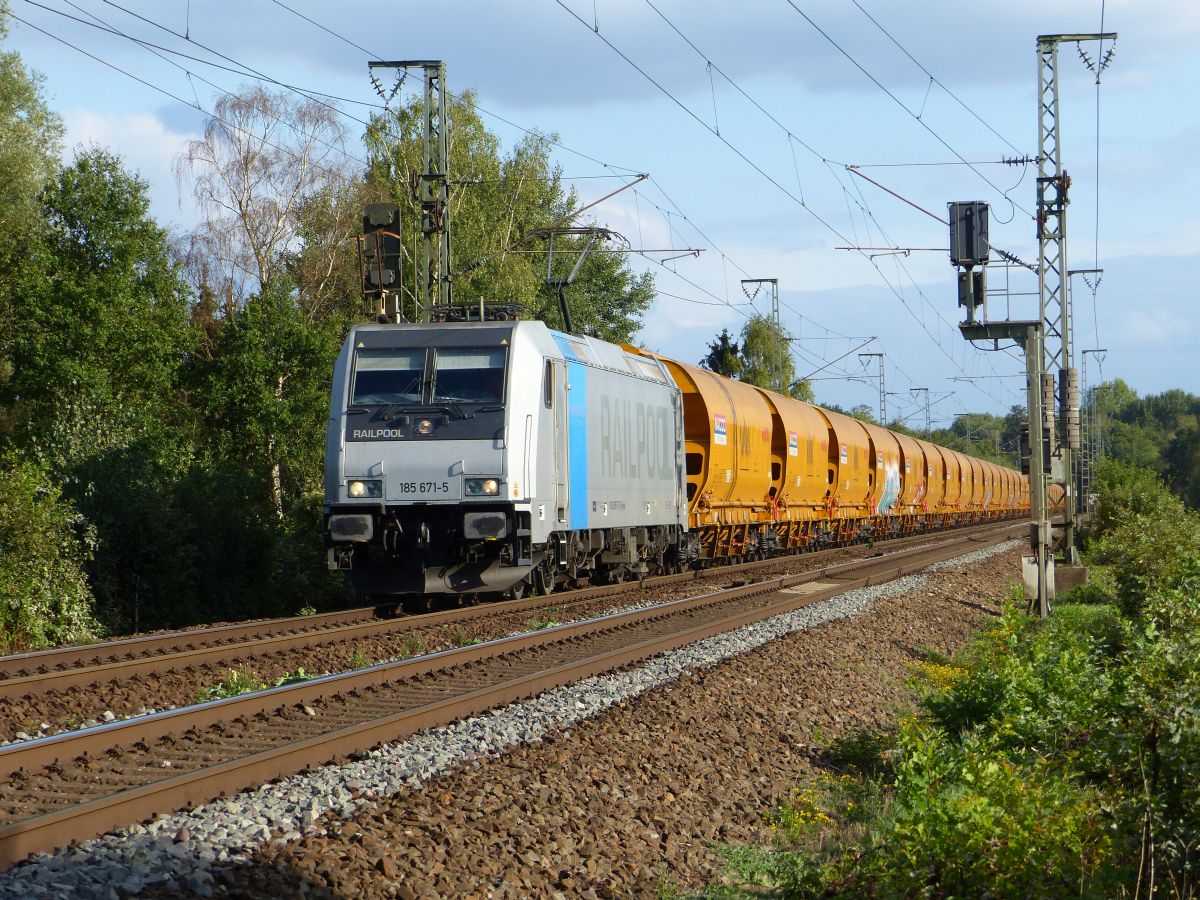 Railpool Lok 185 671-5 Devesstrasse, Salzbergen 13-09-2018.

Railpool loc 185 671-5 Devesstrasse, Salzbergen 13-09-2018.