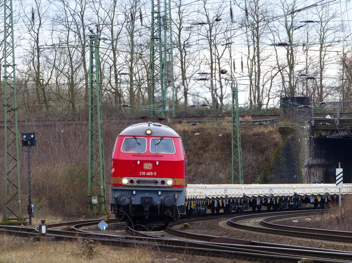 Railsystems RP GmbH Diesellok 218 469-5  Betty Boom  Rangierbahnhof Kln Kalk Nord 08-03-2018.

Railsystems RP GmbH dieselloc 218 469-5  Betty Boom  rangeerstation Keulen Kalk Nord 08-03-2018.