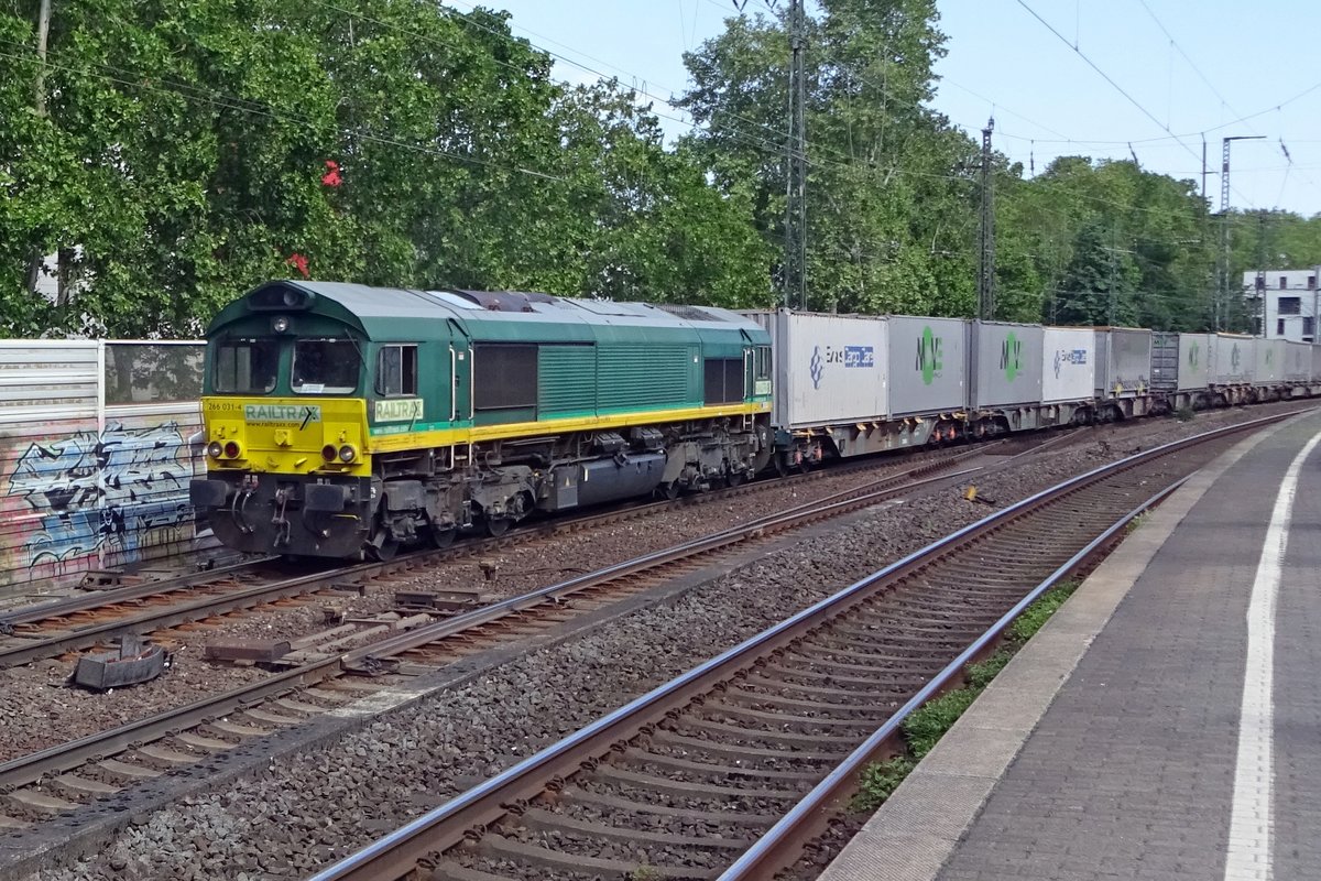 Railtraxx 266 031 durchfahrt K�ln S�d am 8 Juni 2019. 