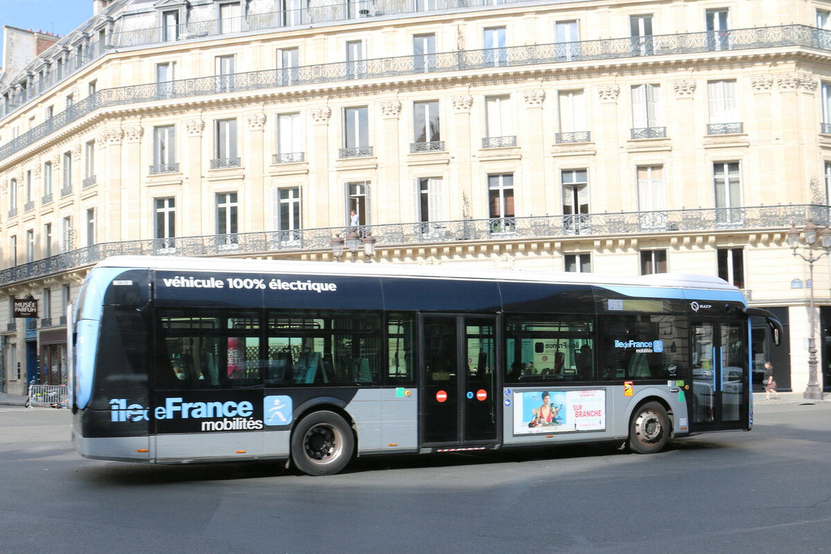 RATP Paris - Bollor� Bluebus 12 am 21. Juli 2023 in Paris (Aufnahme: Martin Beyer)