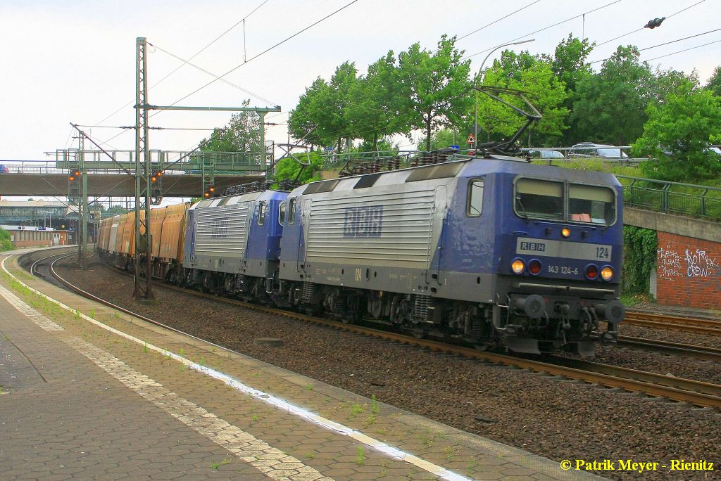 RBH 124 + RBH 118 mit InnoFreight Hackschnitzel aus Wismar nach Mannheim am 27.06.2015 in Hamburg-Harburg