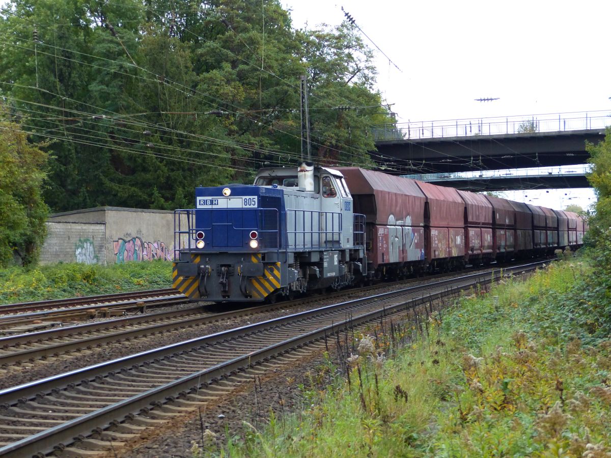 RBH Diesellok 805 Hoffmannstrasse, Oberhausen 13-10-2017.

RBH dieselloc 805 Hoffmannstrasse, Oberhausen 13-10-2017.