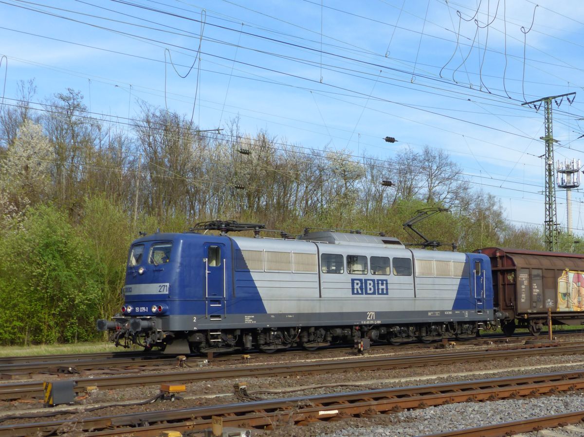 RBH (Rail Barge Harbour) Lok 271 (151 079-1) Rangierbahnhof Kln Gremberg 31-03-2017.


RBH (Rail Barge Harbour) loc 271 (151 079-1) rangeerstation Keulen Gremberg 31-03-2017.