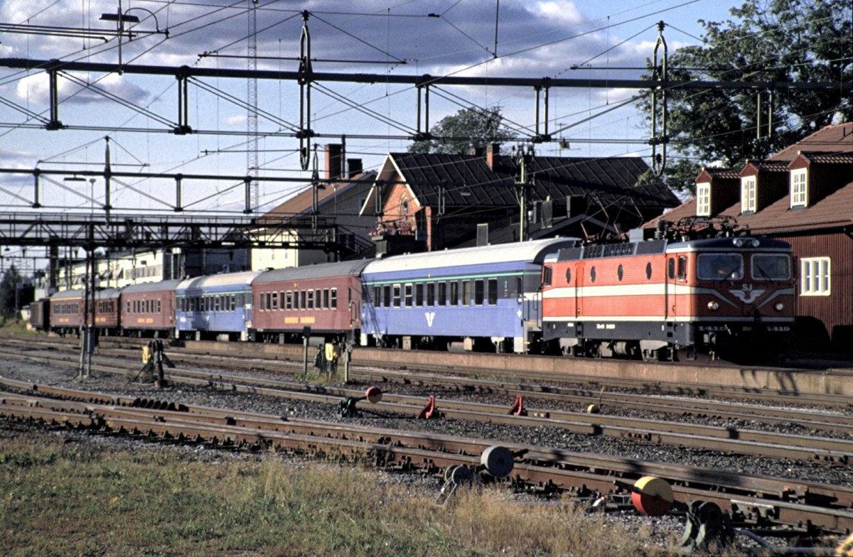 Rc 6 Nr.1419, von ASEA Baujahr 1987, in Charlottenberg am 25.08.1994 (Diascan).Die Stationierung war 1988 Hagalund.