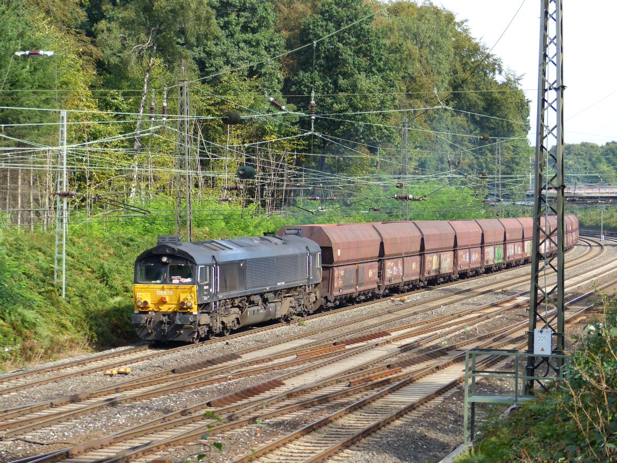 RC (Rhein Cargo) Class 66 Diesellok DE 675 Abzweig Lotharstrasse / Forsthausweg, Duisburg 22-09-2016.

RC (Rhein Cargo) Class 66 dieselloc DE 675 Abzweig Lotharstrasse / Forsthausweg, Duisburg 22-09-2016.