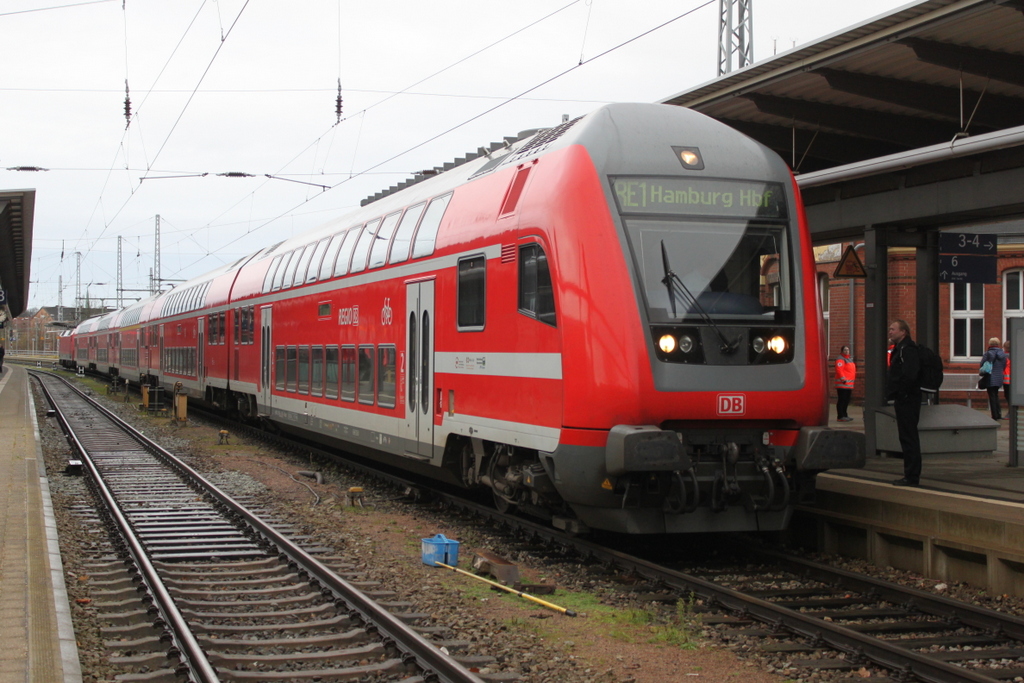 RE 4310(Rostock-Hamburg)kurz vor der Ausfahrt im Rostocker Hbf.24.11.2017